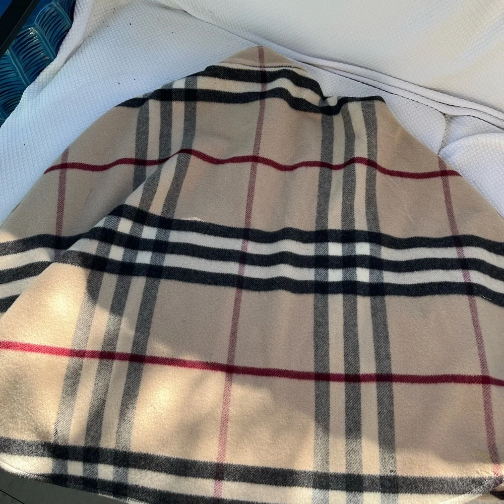 Burberry Cream and Black Checkered Cape - Picture 6 of 6